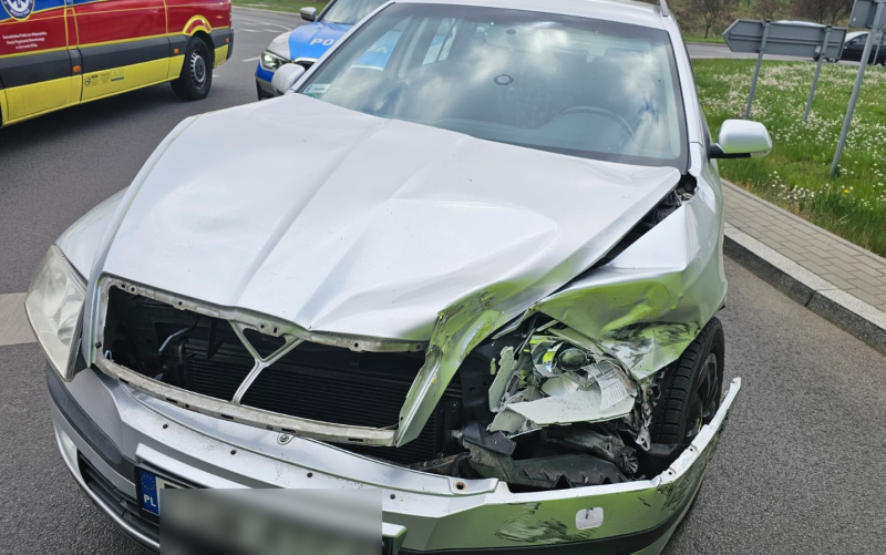 Zderzenie Skody i tramwaju na rondzie Gdańskim