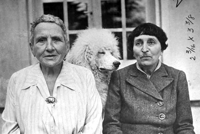 Gertruda Stein & Alice Toklas: Miłość w cieniu moderny z książką kucharską w tle