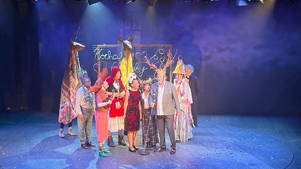 Powieść Olgi Tokarczuk w teatralnym wydaniu Belvoir Theatre