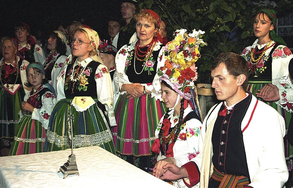 Wesele łowickie – barwna opowieść o tradycji, obrzędzie i wspólnocie