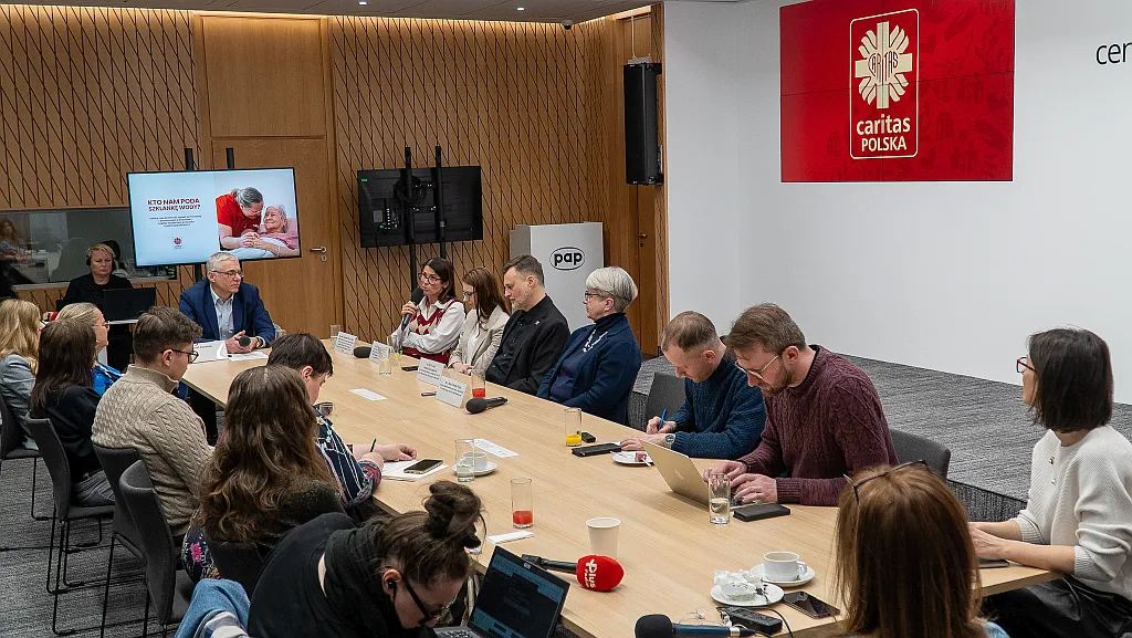 Między procedurą a bliskością. Czy polski system jest gotowy na towarzyszenie w odchodzeniu?