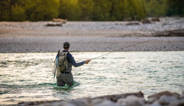 Czy wędkarz może kontrolować wędkarza?