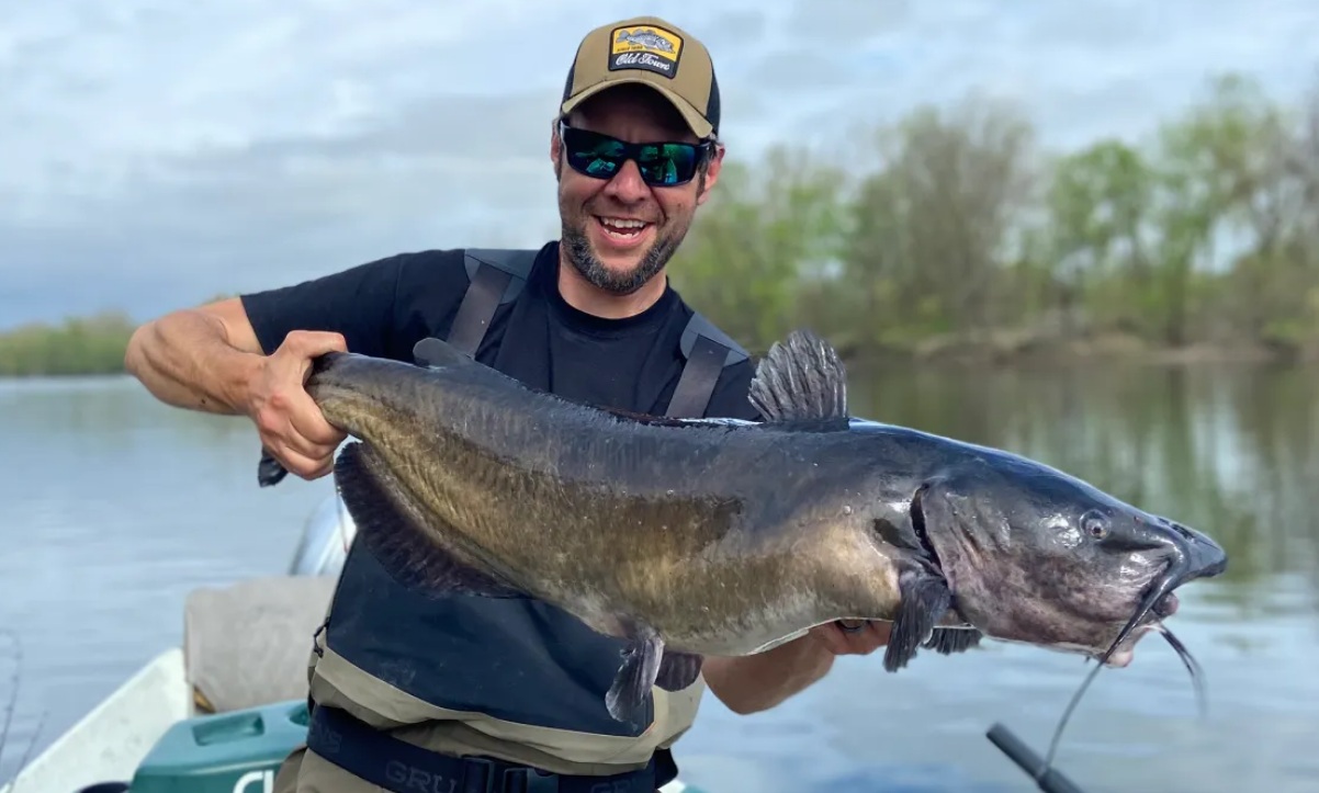 Jak skutecznie łowić suma? Sprawdzone metody i najlepsze zestawy