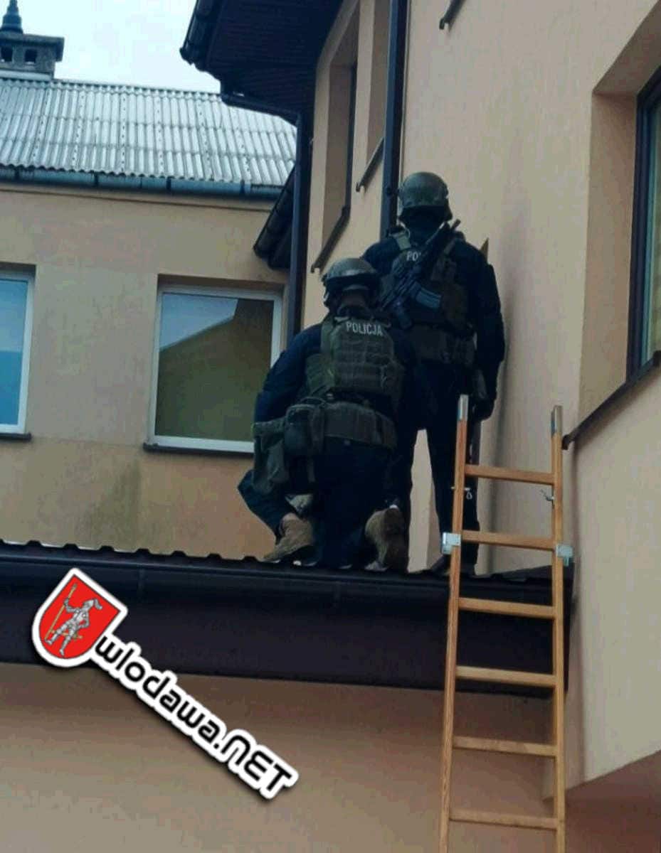 Włodawa: 35-latek groził matce nożem, potem była barykada i antyterroryści z Lublina /wideo/