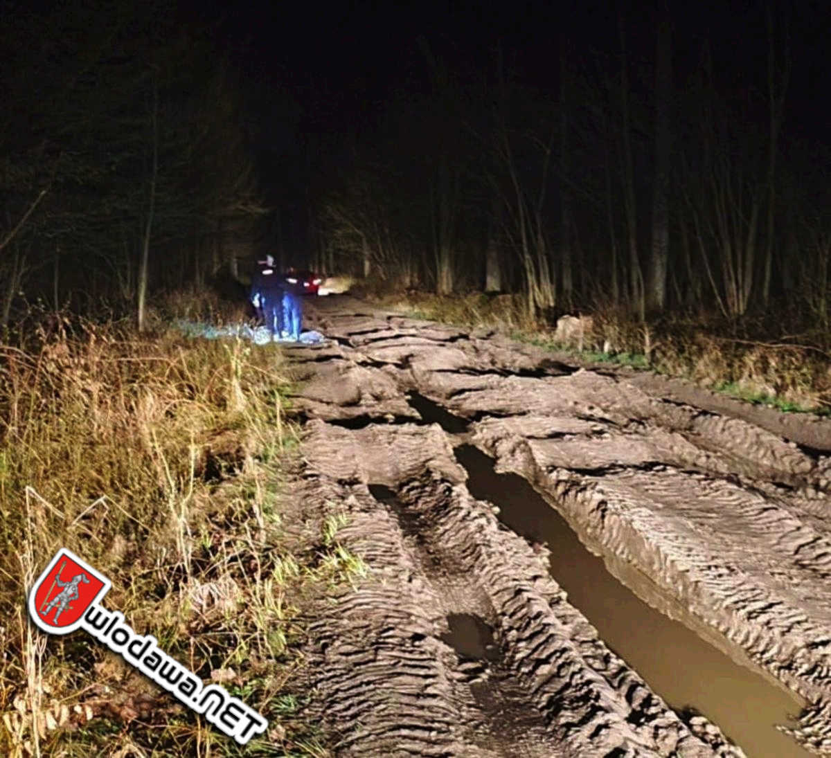 112: Kobieta chciała objechać remont Betonówki, ale nawigacja zaprowadziła ją w ciemny las