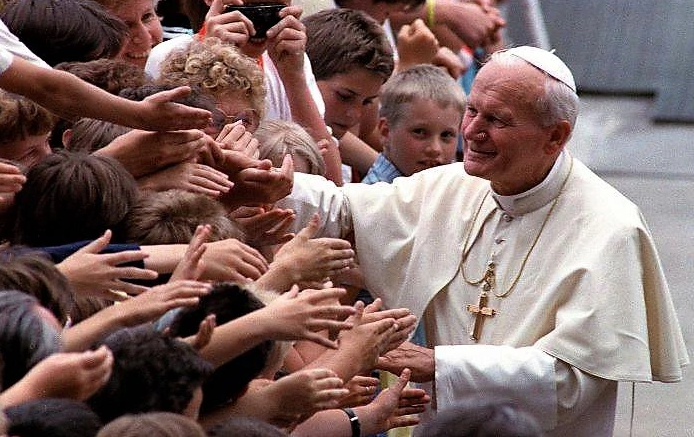 Adam Michnik o JPII – polemika