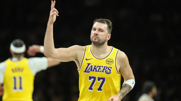 Luka Dončić rozkoszuje się meczami, które przypominają pojedynki w fazie play-off dla Lakers C Martin Magsino