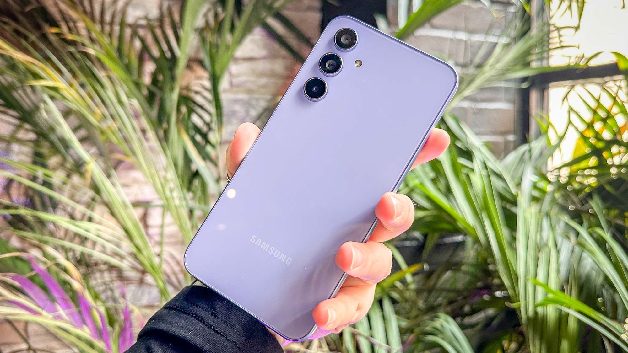 Samsung Galaxy A54 kontra Google Pixel 6a: Który budżetowy telefon wygra?